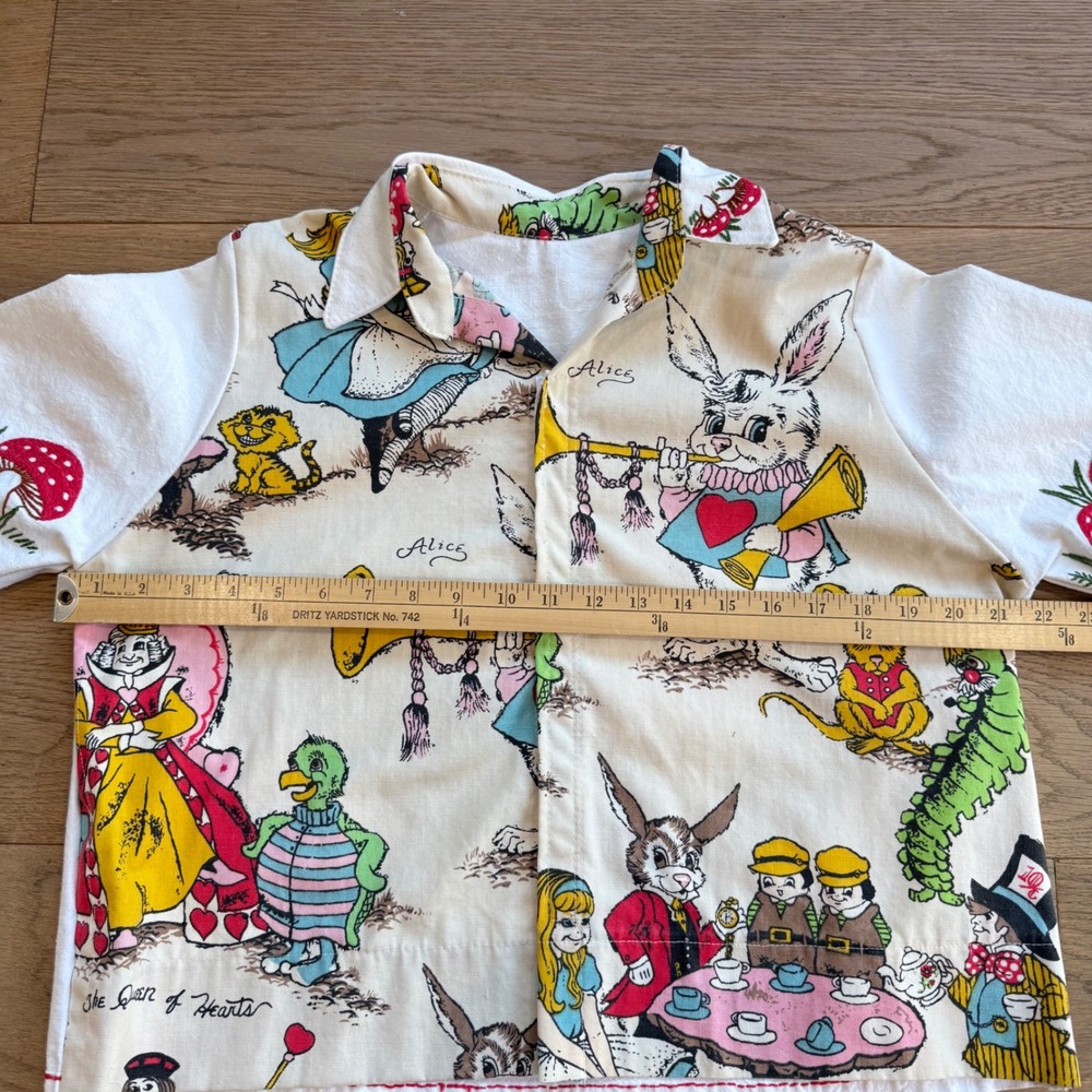 Whimsical Alice in Wonderland Print Button Up Shirt Women's Cream Short Sleeve M - Picture 3 of 8
